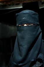 [150px-Muslim_woman_in_Yemen.jpg]
