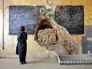 [200609_afganistan_aula_escola_kabul_320.jpg]