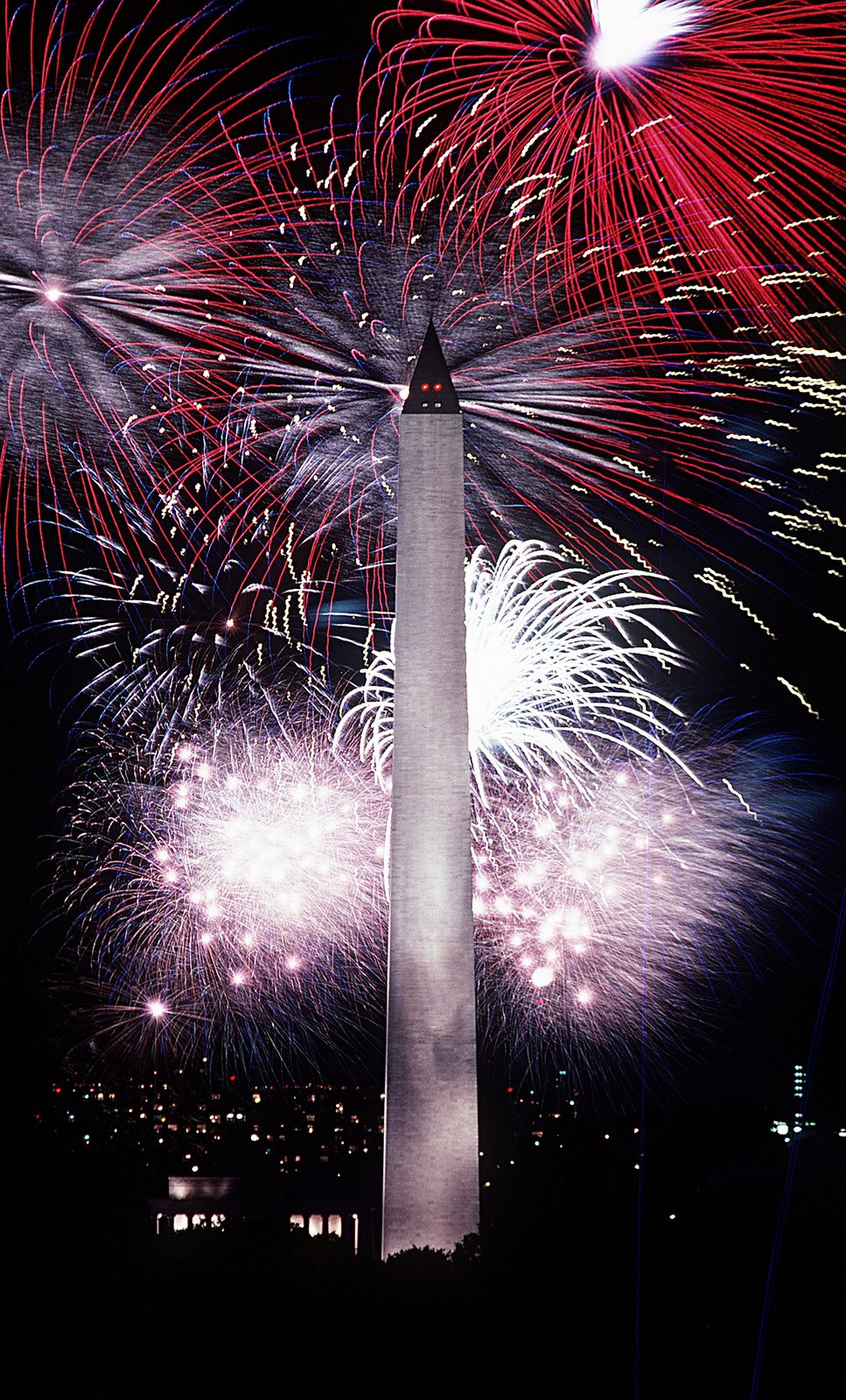 [Fourth_of_July_fireworks_behind_the_Washington_Monument,_1986.jpg]