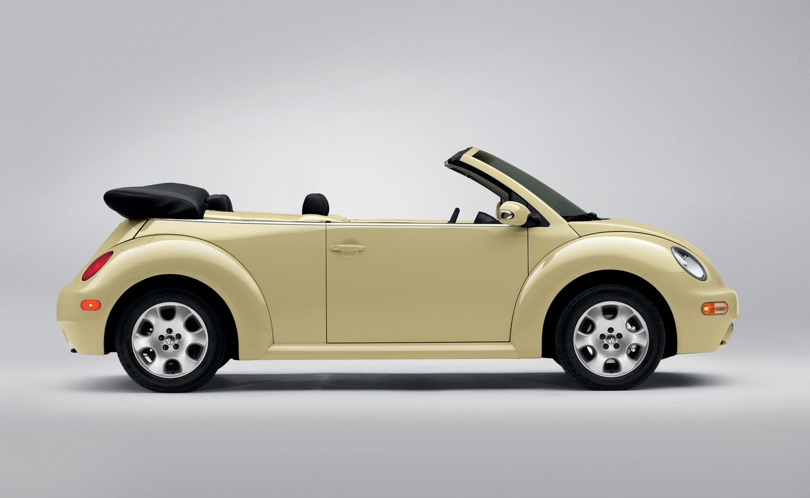 [Foto21_Volkswagen_New_Beetle_Cabriolet.JPG]