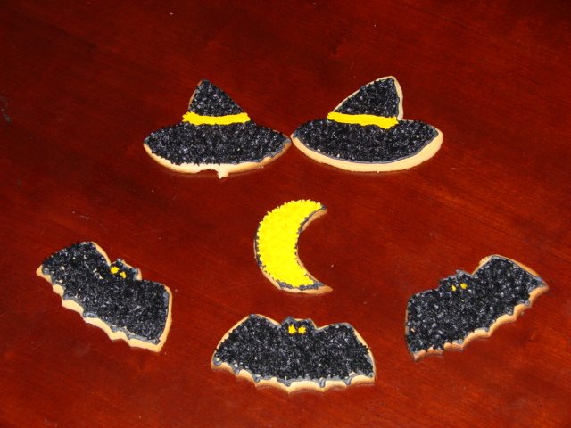[withces+hat+moon+bats.jpg]