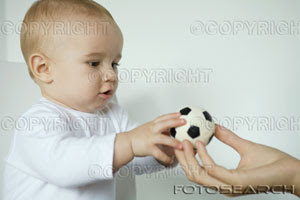P.O. REAL MADRID 2009/10 - Página 19 Baby-taking-ball-from-mothers-hand-close-up-~-FAA023000354