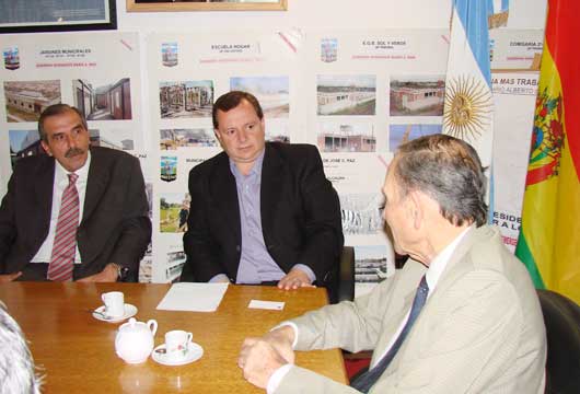 [El+CÃ³nsul+Boliviano+visitÃ³+JosÃ©+C.+Paz.jpg]