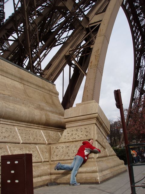 [Roxy+hugging+the+Eiffel+Tower.jpg]