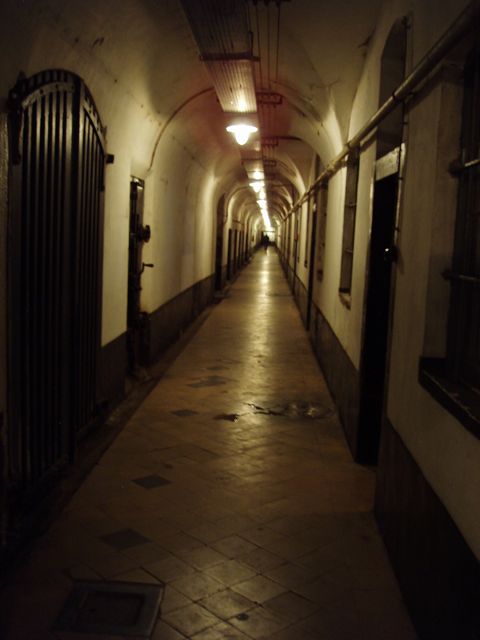 [Corridor+in+Breendonk.jpg]