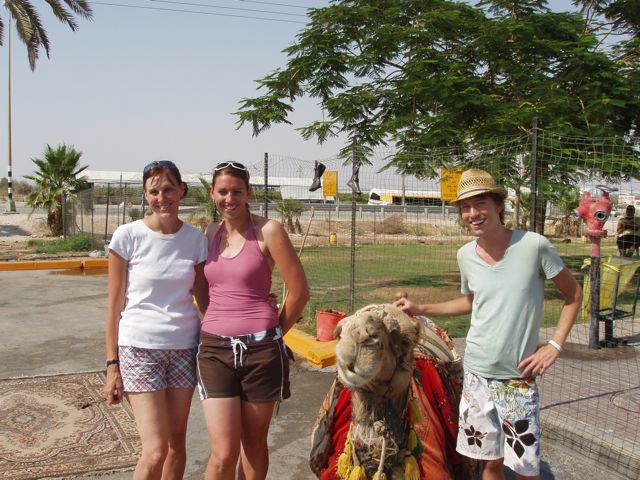 [Mom,+Roxy,+Aaron,+and+Sha+Sha,+the+Camel.jpg]