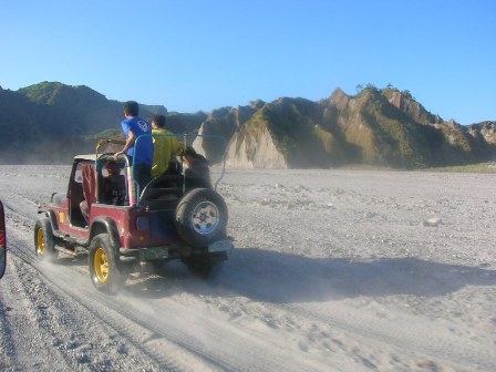 [Mt.+Pinatubo+4x4+ride.JPG]