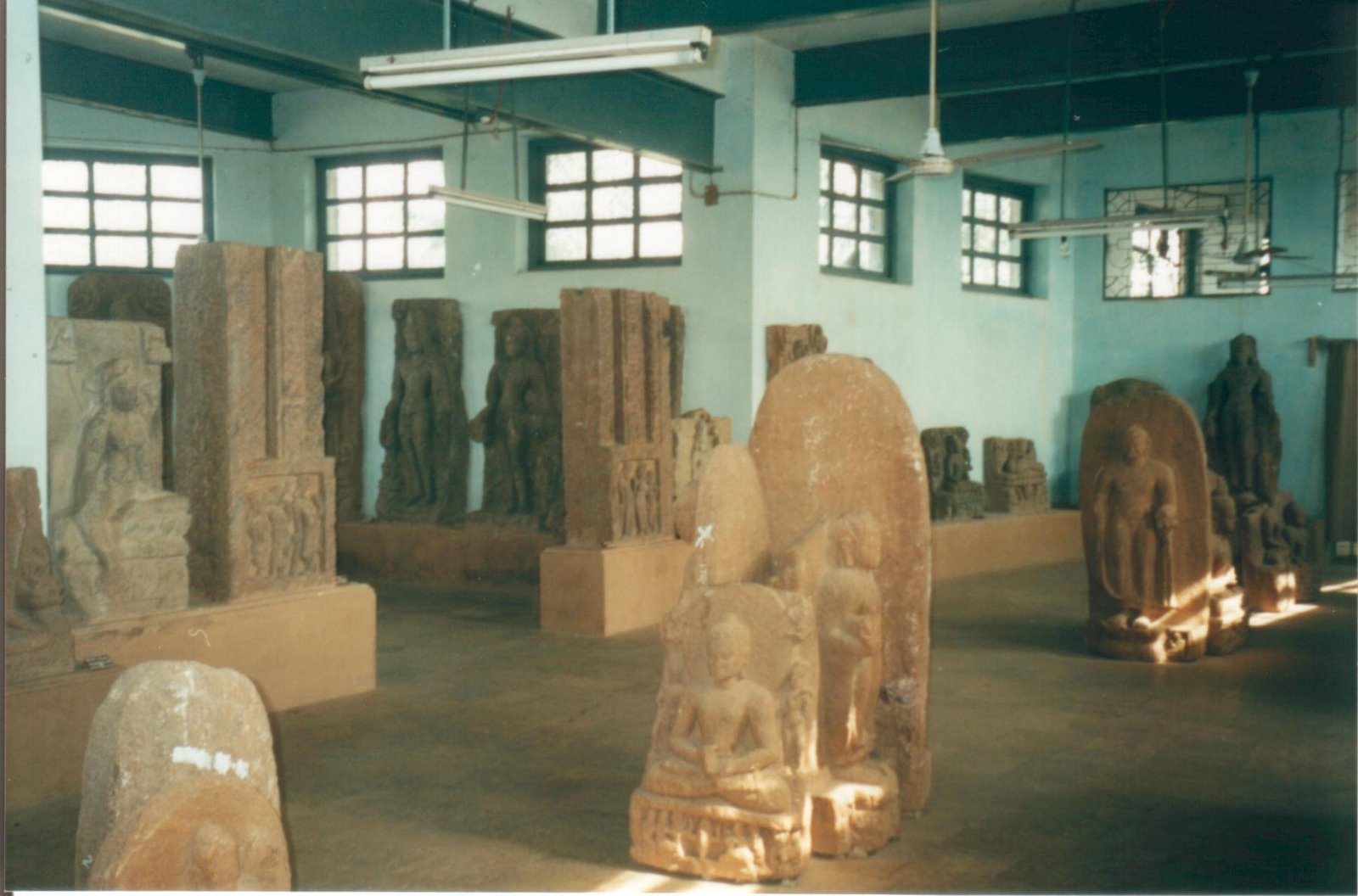 [Orissa+Lalitgiri+Sculpture+shed.JPG]
