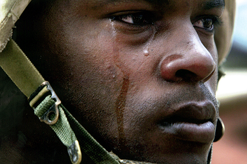 [african+american+soldier+in+iraq_soldier_cries.jpg]