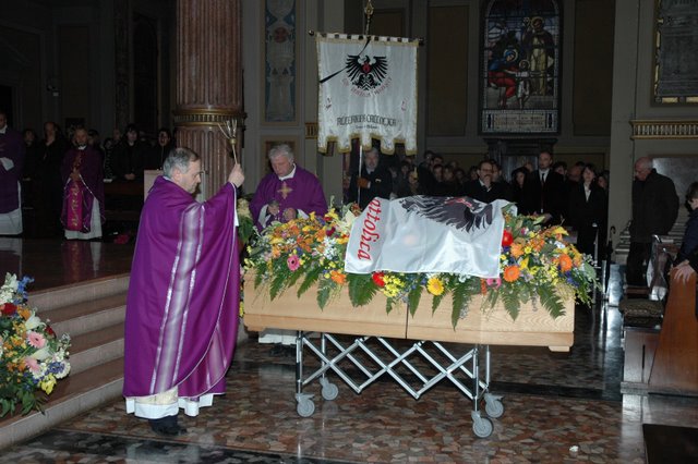 [funerale+Enzo+Peserico.jpg]