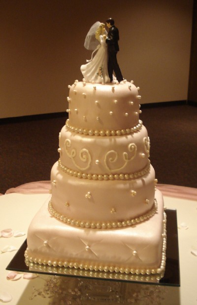 [Ashley_Hedges_wedding_cake.jpg]