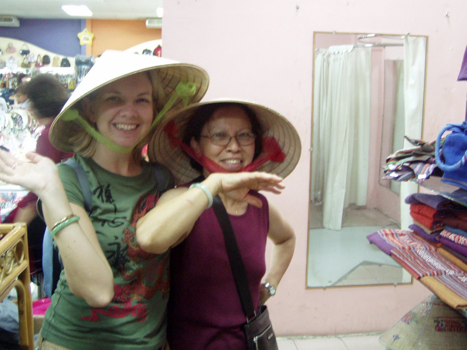 [Vietnam+with+Mom+Nov+2006+161.jpg]