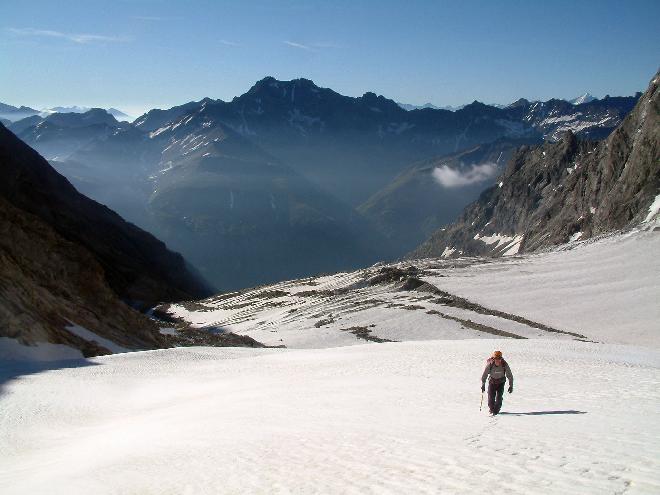 [panoramic-view-walking-up-the-triolet-glacier.jpg]