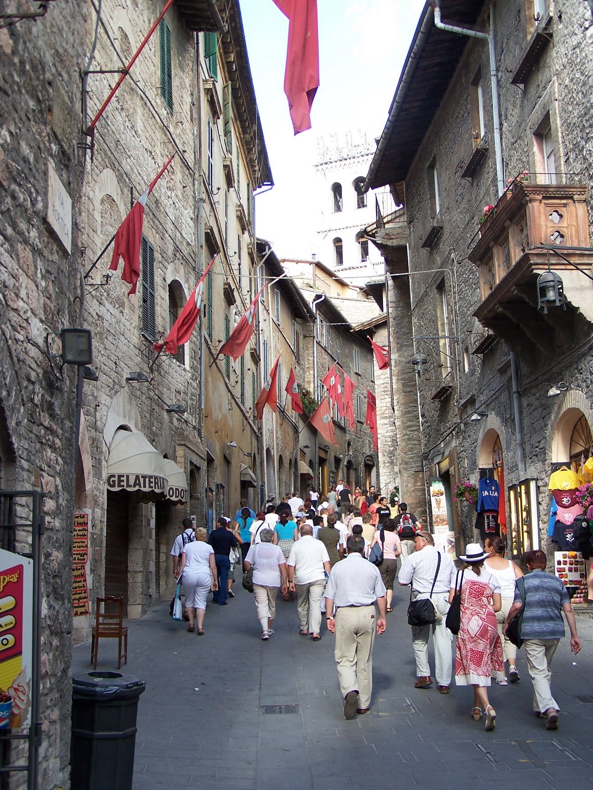 [6.26.07+06+Assisi+-+Wandering+the+Roads+-+Flags+(10).jpg]