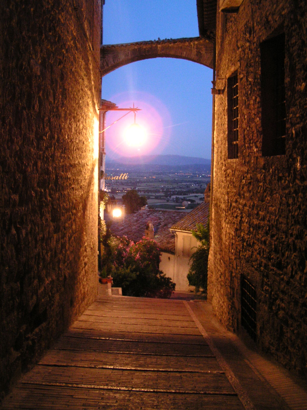 [6.26.07+13+Assisi+-+At+Night+(6).jpg]