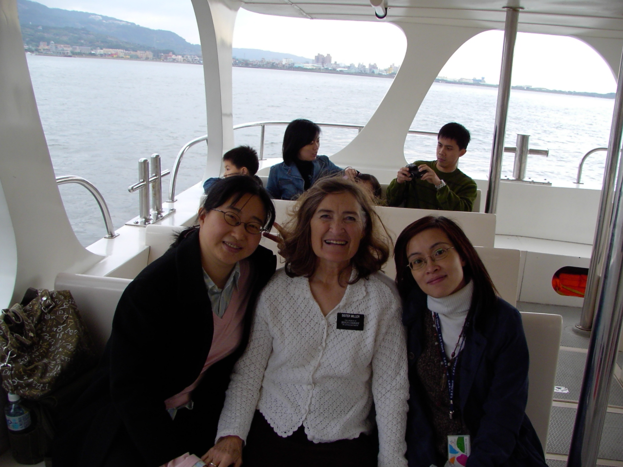 [Joyce+and+our+Hosts+at+Danshui.JPG]