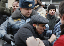 [kasparov+detained+by+police.jpg]