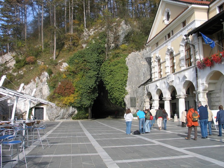 [cave_castle_slovenia_23.jpg]
