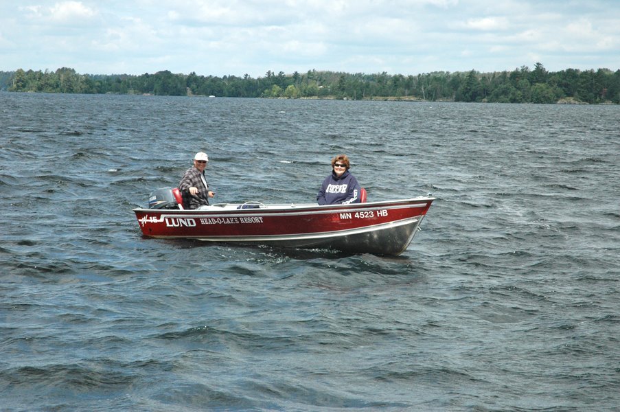 [Dwight+&+Bonnie+in+the+boat.jpg]