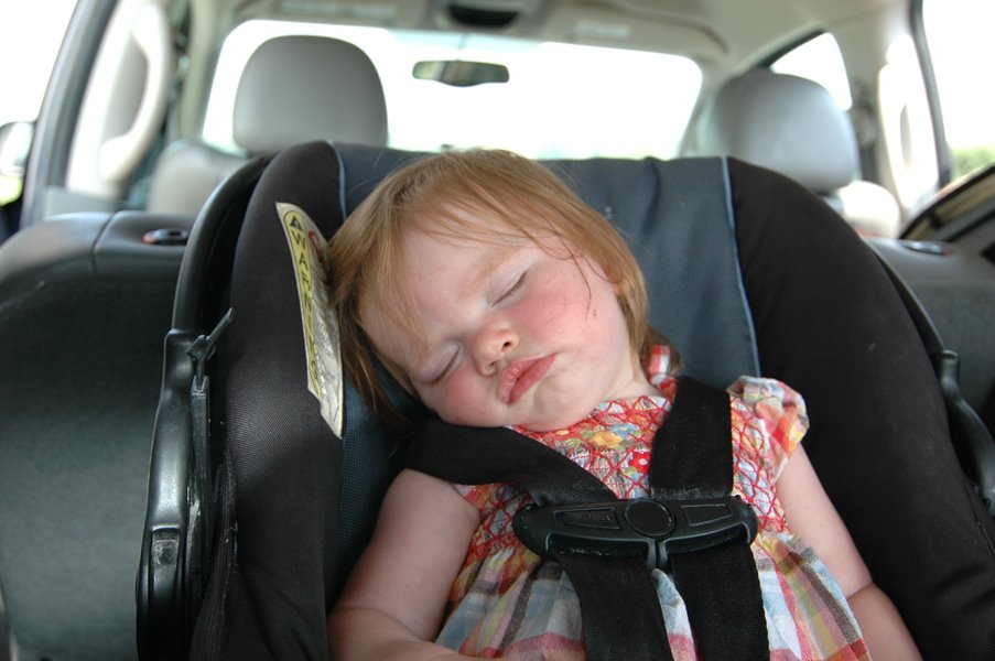 [chloe+sleeping+in+car+seat.jpg]