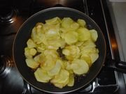 [180px-Frying_potatoes.jpg]