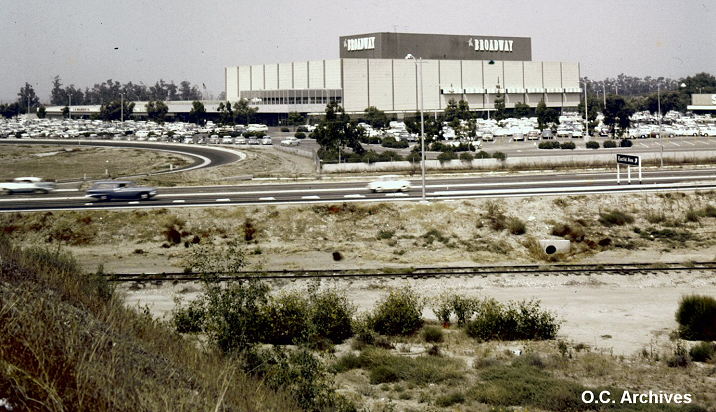 [Anaheim+Plaza+ca+1960.jpg]