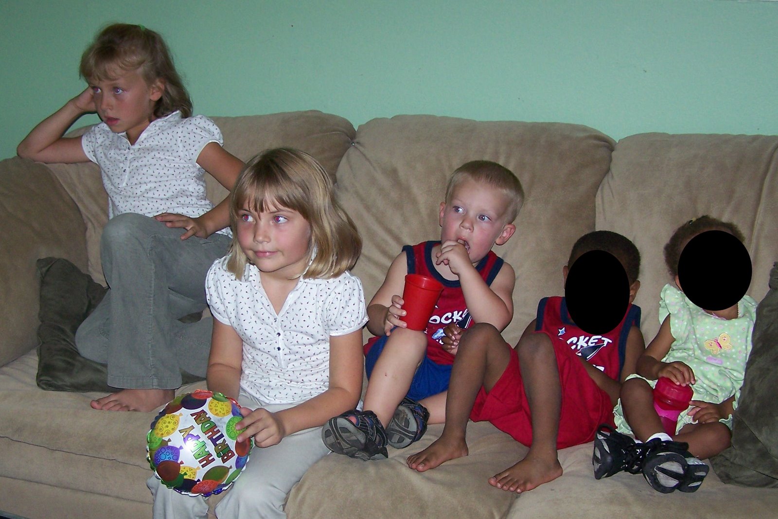 [5+Kids+on+a+Couch+KG3D+blurred.jpg]
