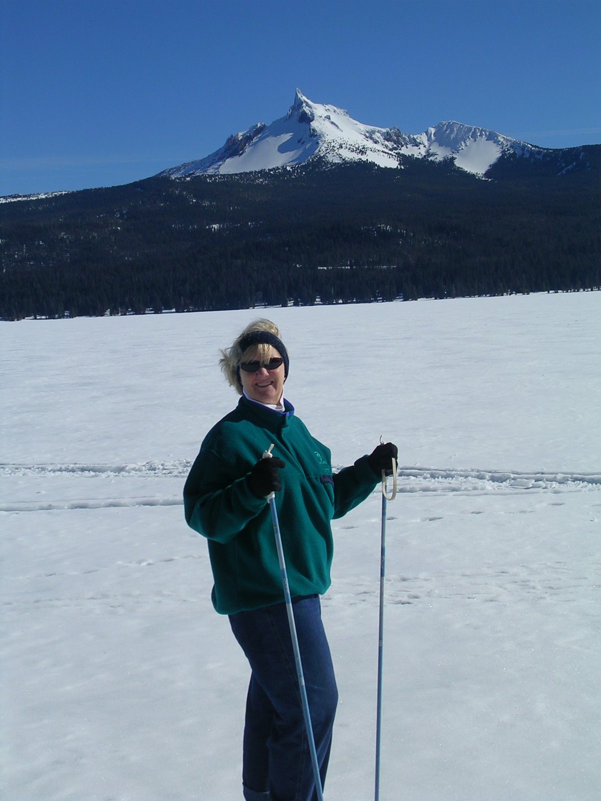 [mom+skiing.JPG]