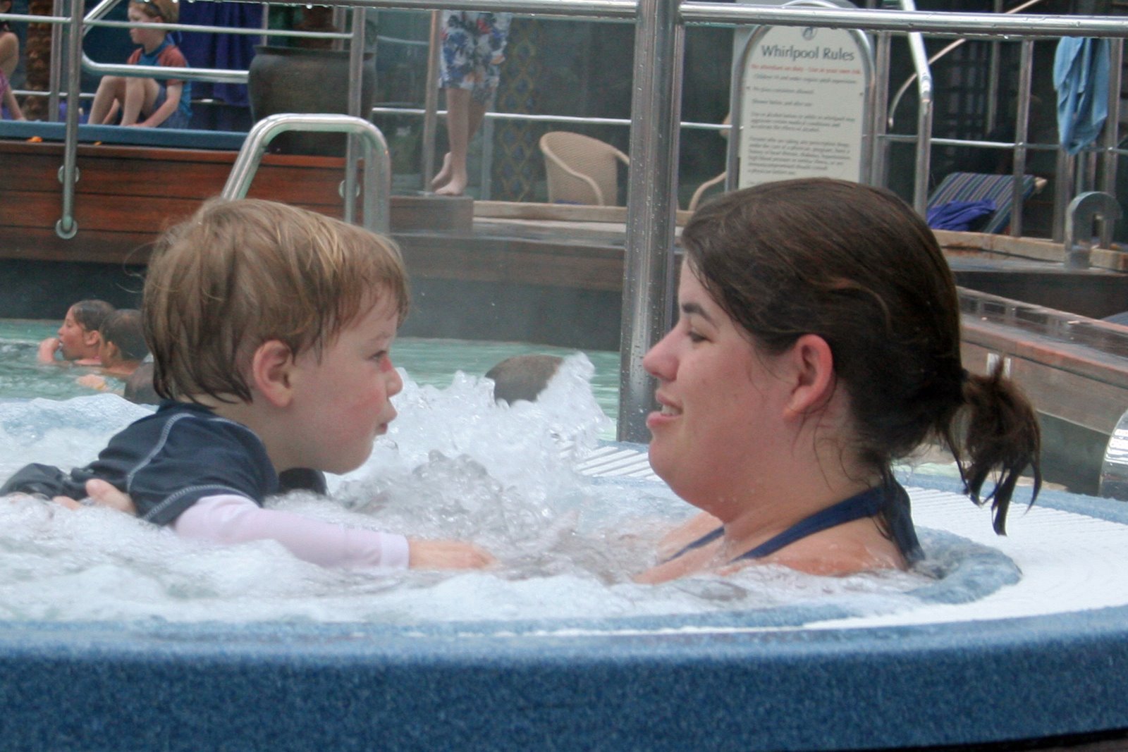 [mommy+and+gus+in+hot+tub.jpg]