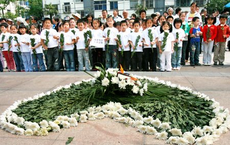[Chinese+Children+Mourn.jpg]