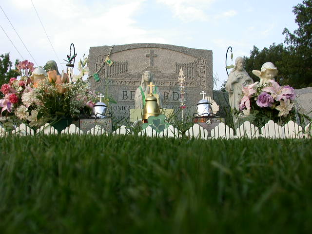 [Matawan-Cemetery-NJ-CHRISTIAN+MONTONE-september+2007+(18).JPG]