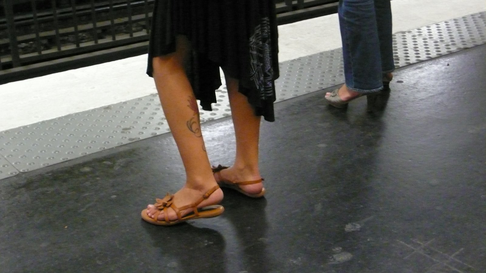[Subway+tatoo+sandal.JPG]