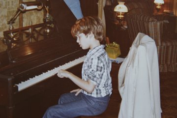 [Jay+Playing+Piano_small.jpg]