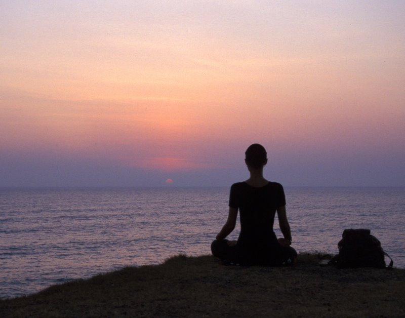 [India+-+Varkala+woman+meditating+on+cliffs+edge+11x14.jpg]