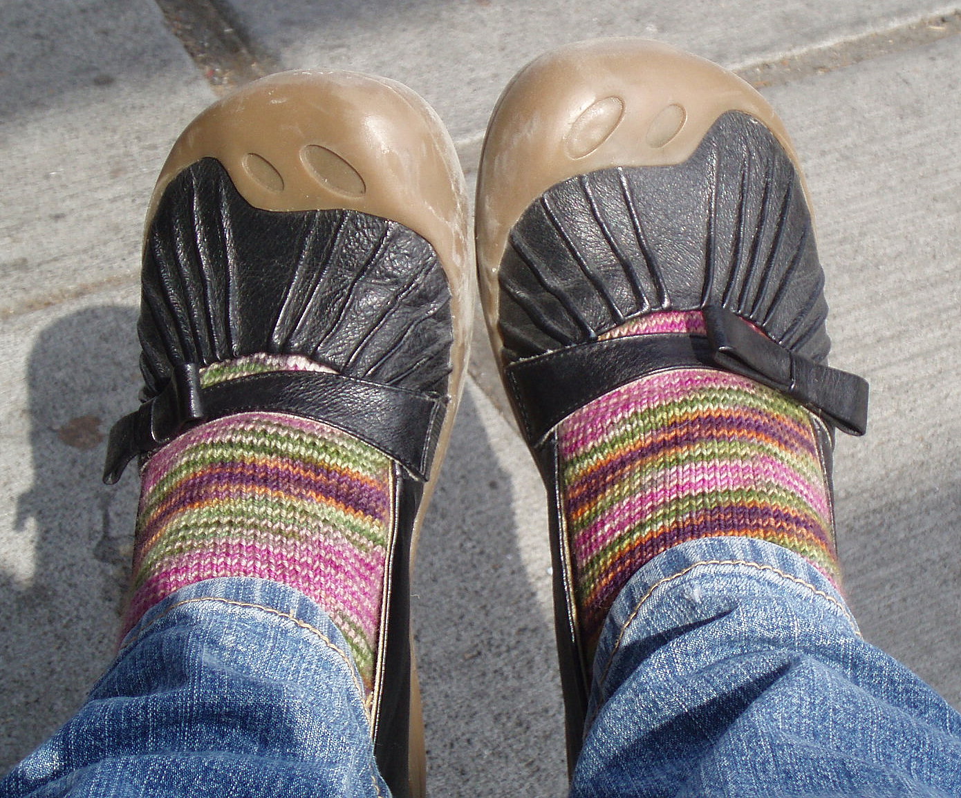 [shoes+and+handknit+socks.JPG]