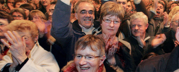[Simpatizantes_socialistas_ciuda_Rennes_celebran_victoria_candidato.jpg]