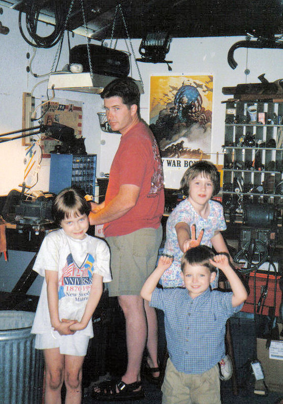 [Dan+and+kids+in+garage.jpg]