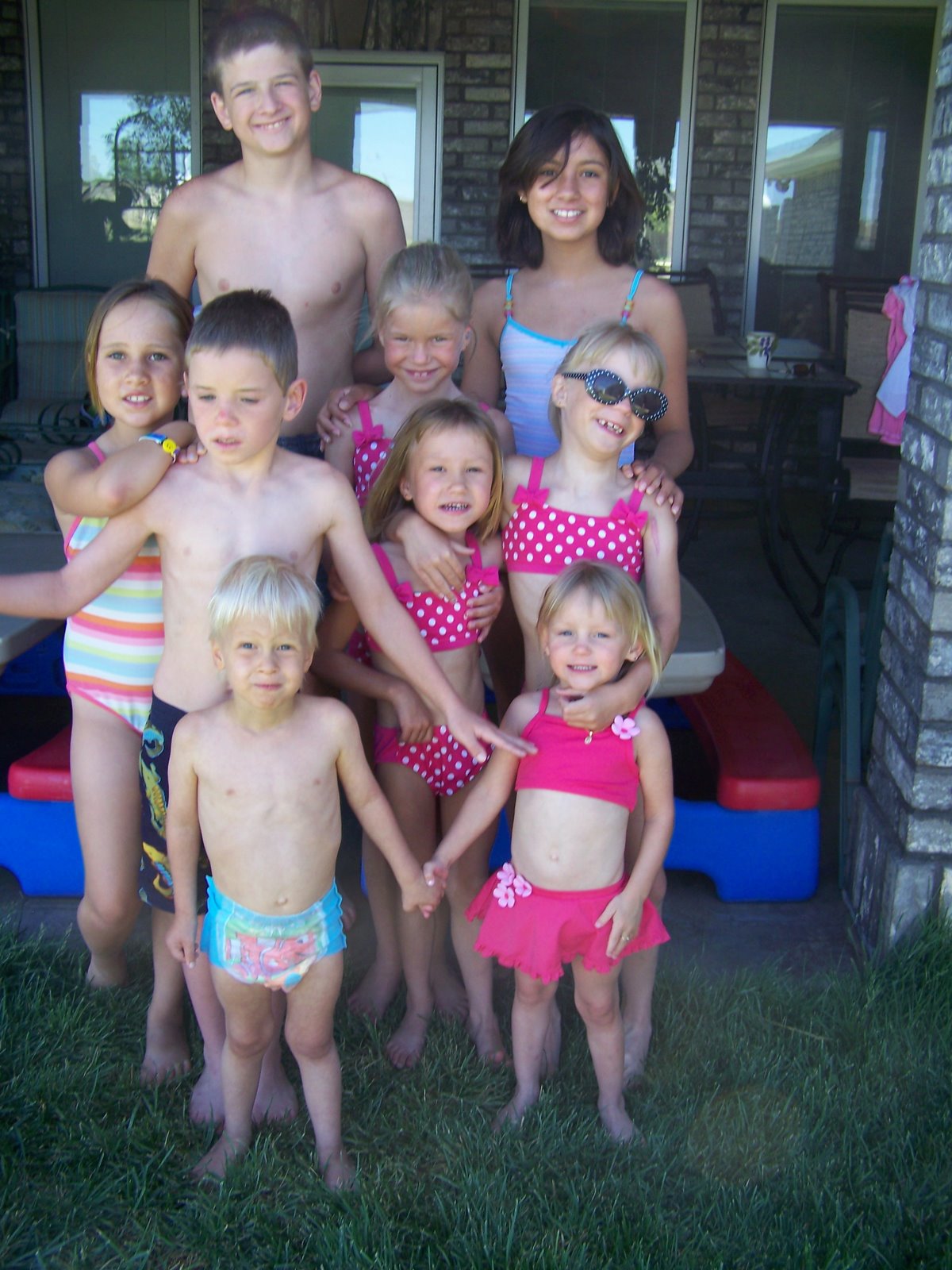 [Kids+and+grands+by+the+pool.jpg]