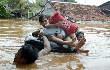 [capt.jak12502021207.indonesia_floods_jak125.jpg]