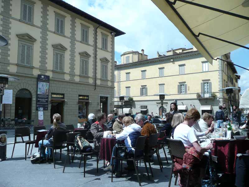 [Cafe+in+the+Piazza+San+Francesco+Arezzo.JPG]