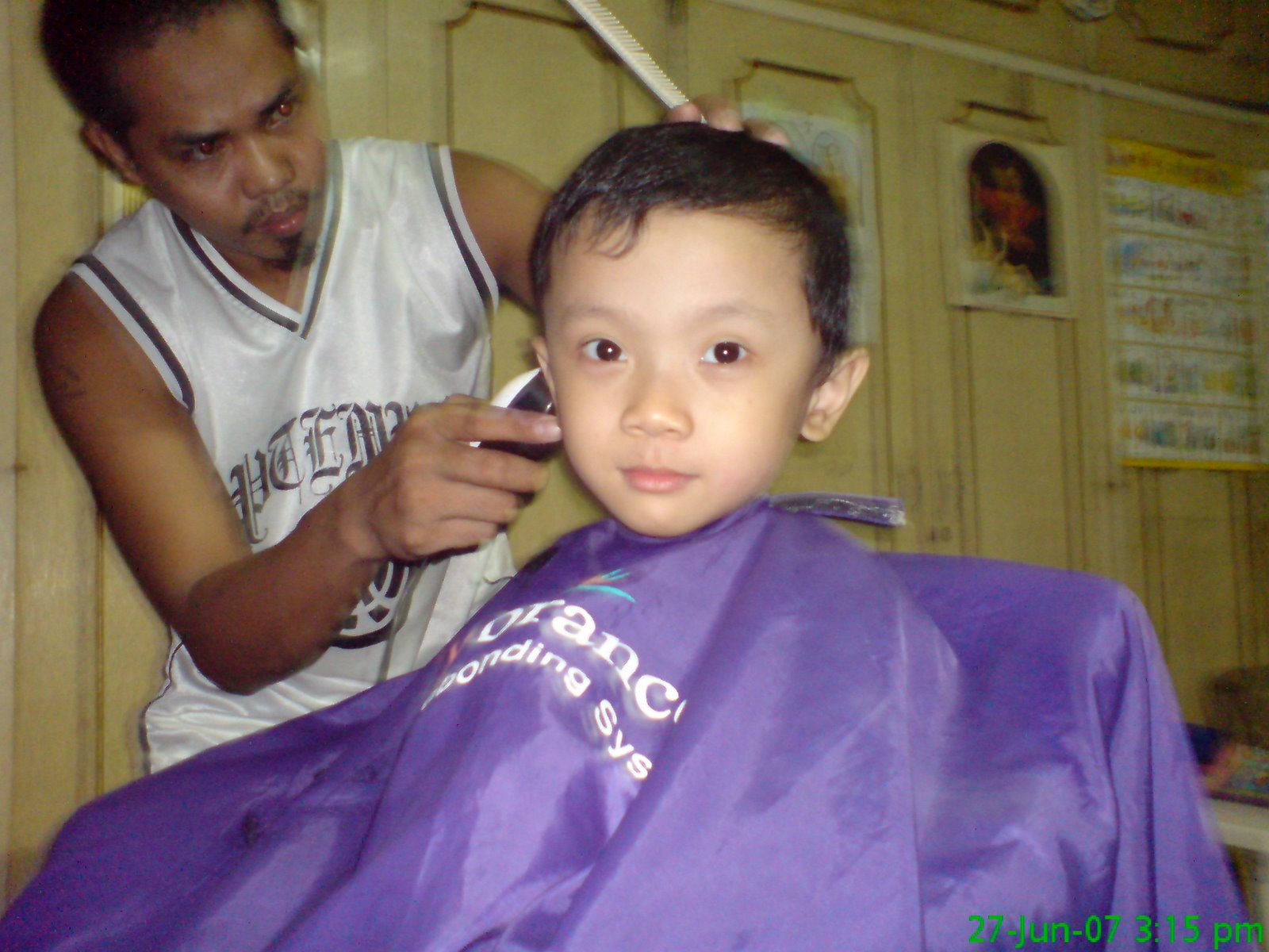 [the+barber+at+home.JPG]