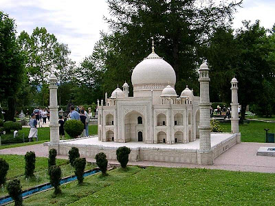 Taj Mahal Miniature Pictures