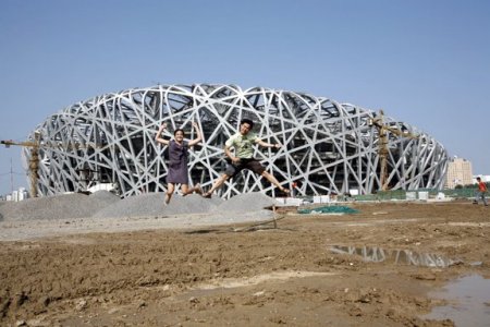 [080329-china-olympic-stadium-under-construction.jpg]