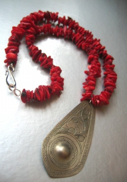 [blood+red+coral+and+vintage+silver+tone+pedant+necklace.jpg]