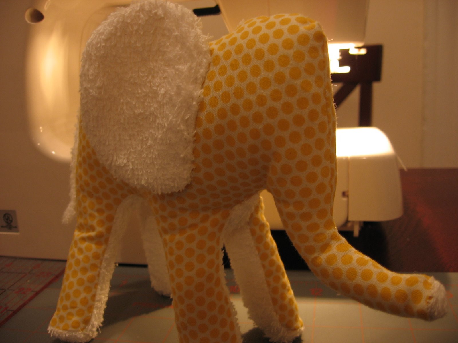 [yellow+elephant2.JPG]