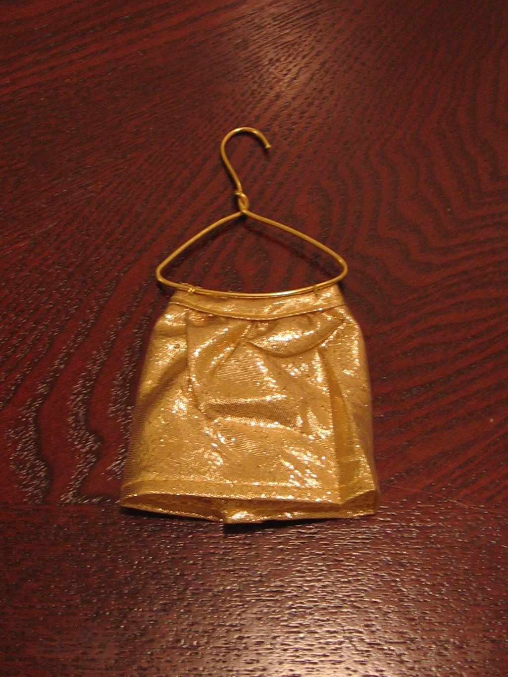 [gold+skirt+-+susan2.JPG]