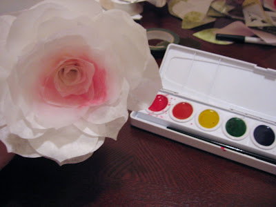 Las rosas de papel de mommymakesroses Paper+rose+paint
