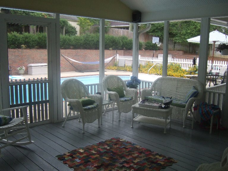 [7-10+porch+and+pool.JPG]