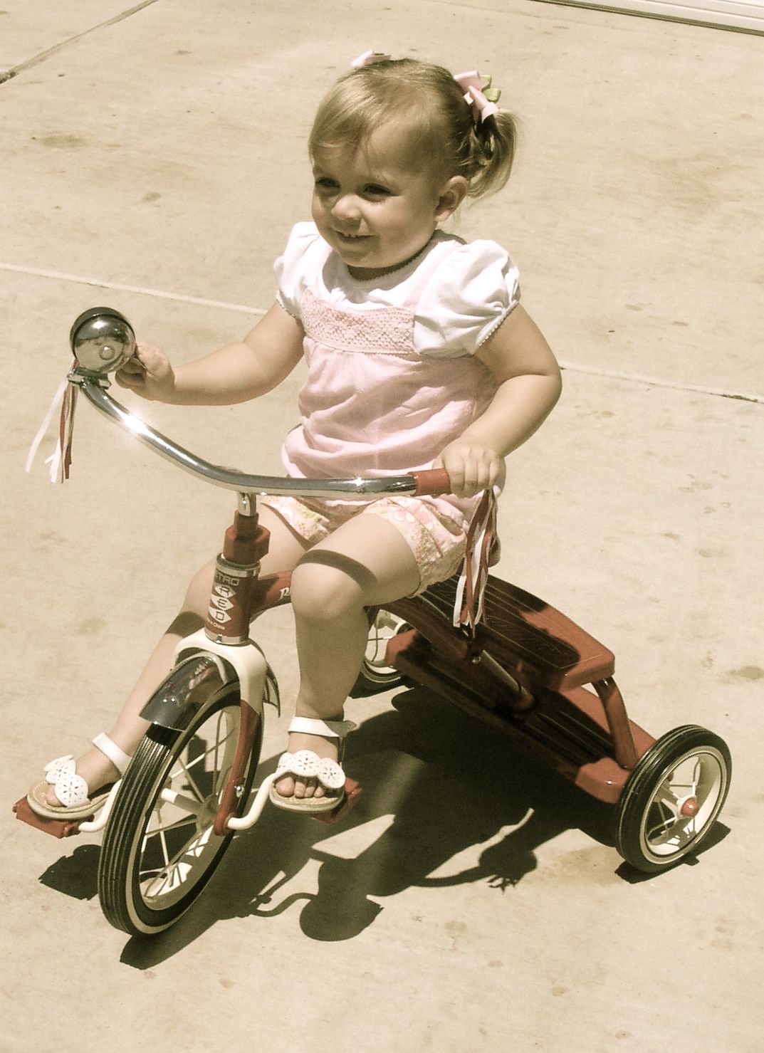 [Gracie+riding+her+bike.jpg]