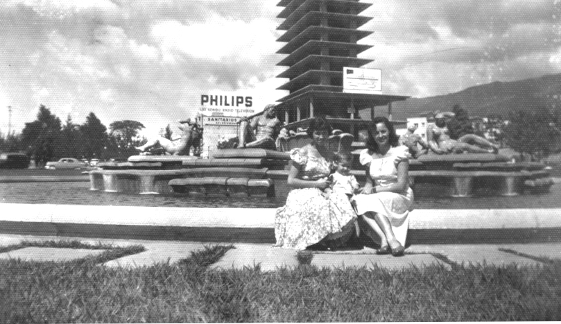 [1953+Plaza+venezuela+VFA+Polar.jpg]